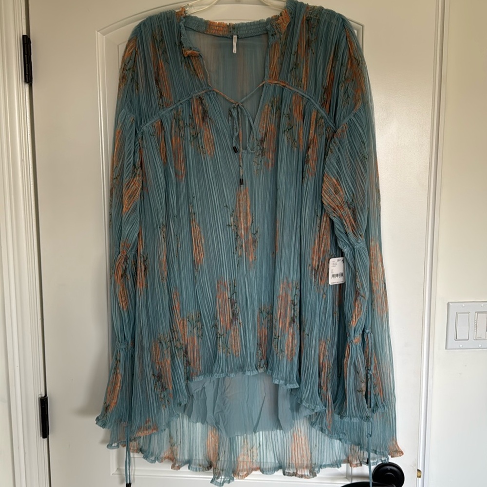 Free people blouse/dress
Size L
Color Blue
